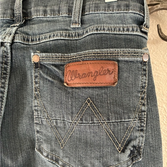 Wrangler Retro Slim Straight Jeans - Picture 4 of 13